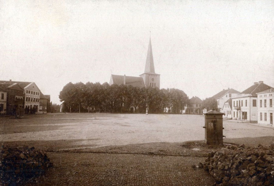 Neustadt in Holstein - Marktplatz mit Stadtkirche