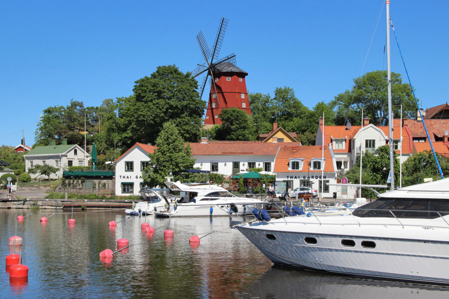 Strängnäs - Hafen mit Windmühle