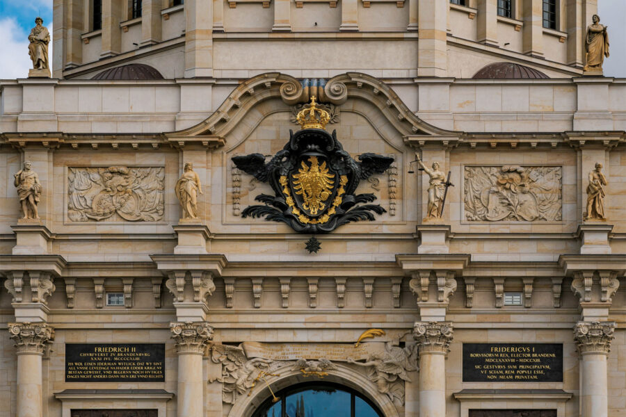 Berliner Schloss: Wappenkartusche am Eosanderportal