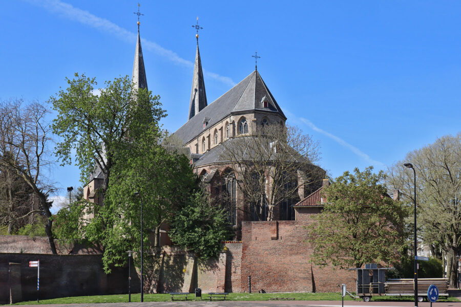 Deventer - Bergkirche an der Stadtmauer