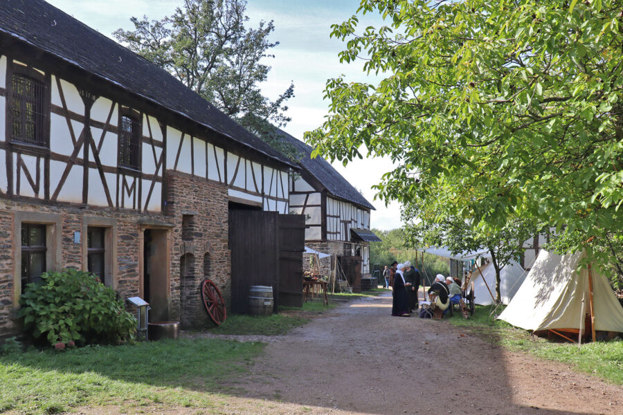 Roscheider Hof - Haus Molz und Hunsrück-Dorf