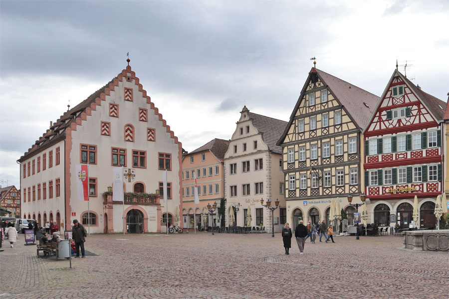 Bad Mergentheim - Marktplatz mit Rathaus