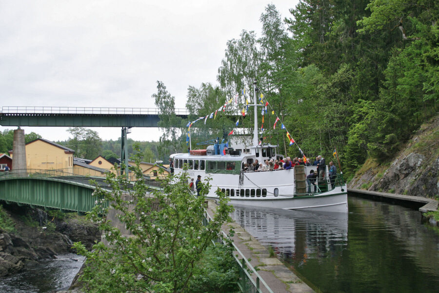 Håverud - Schiff im Aquädukt