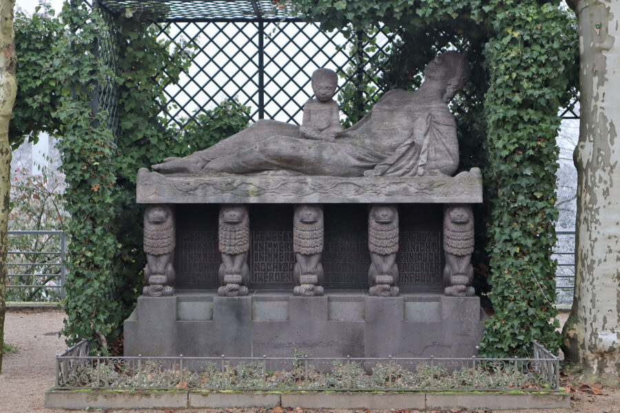 Mathildenhöhe Darmstadt - Mutter und Kind (Bernhard Hoetger)