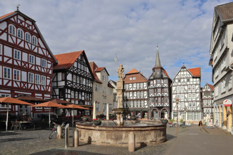 Fritzlar - Marktplatz mit Rolandsbrunnen