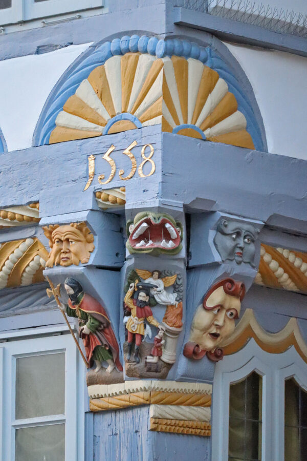 Hameln - Stiftsherrenhaus - Knaggen