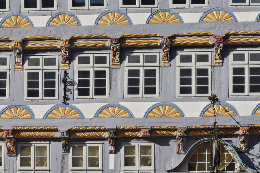 Hameln - Stiftsherrenhaus - Schnitzereien