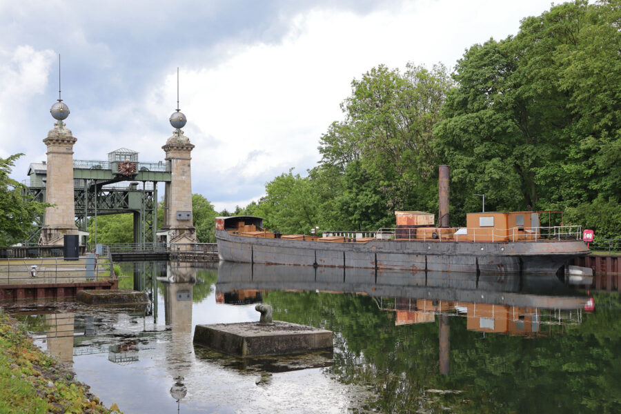 Schiffshebewerk Henrichenburg und Dampftankschiff Phenol