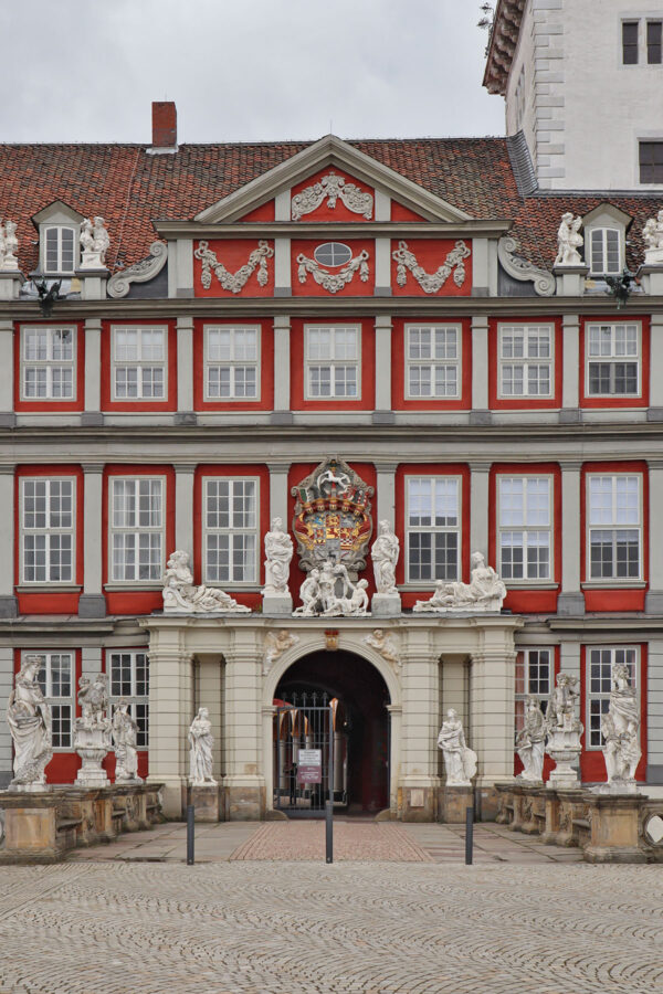 Wolfenbüttel - Herzogliches Schloss - Fassade und Toreinfahrt