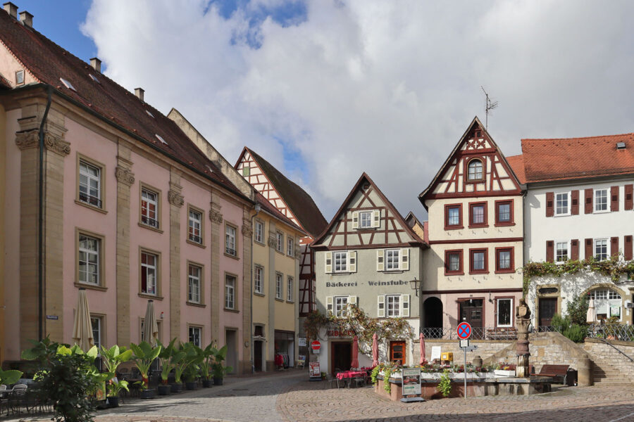 Bad Wimpfen am Berg - Platz am Löwenbrunnen mit Spital